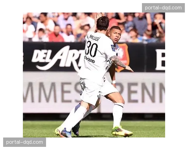 18岁德罗巴黎首秀4次对抗全胜传球11次全成功 18岁德罗巴黎首秀4次对抗全胜传球11次全成功