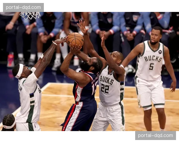 2月6日NBA常规赛综述：里夫斯35分逆转，文班统治攻防，8连胜6连败两极反转