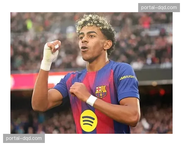 18岁亚马尔创纪录帽子戏法，打破西甲21世纪最年轻戴帽纪录